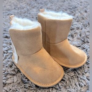 Baby booties ugg-like